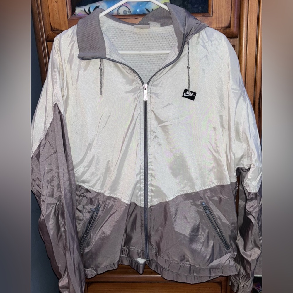 NIKE brown/white windbreaker hoodie. Size L. Like new condition. loose fit.